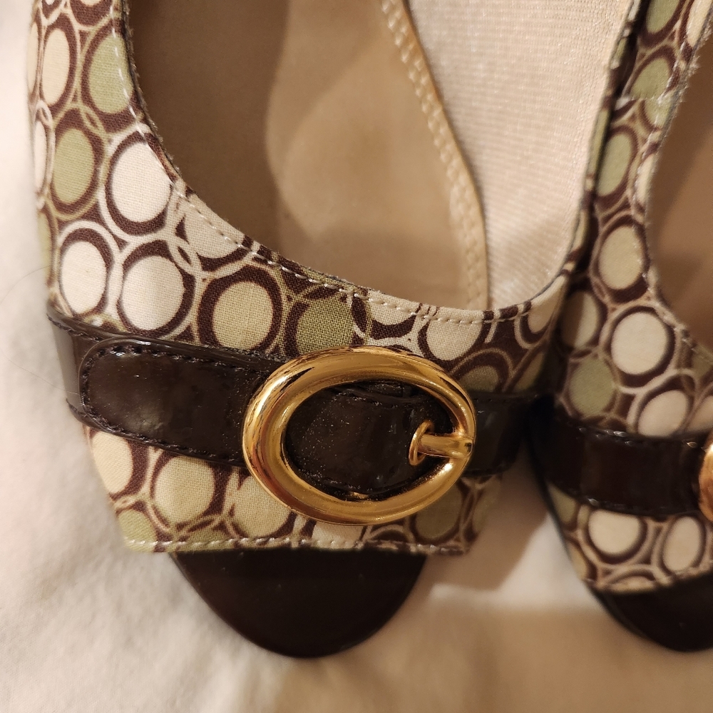 Shoes - Picture 4 of 7